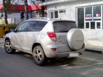 Tensiune la frontieră: 13 români şi 9 străini au fost întorşi din drum